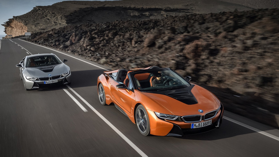 El nuevo BMW i8 Roadster se une a la también nueva versión Coupé del deportivo híbrido conectable de mayor venta en el mundo.. Foto: BMW