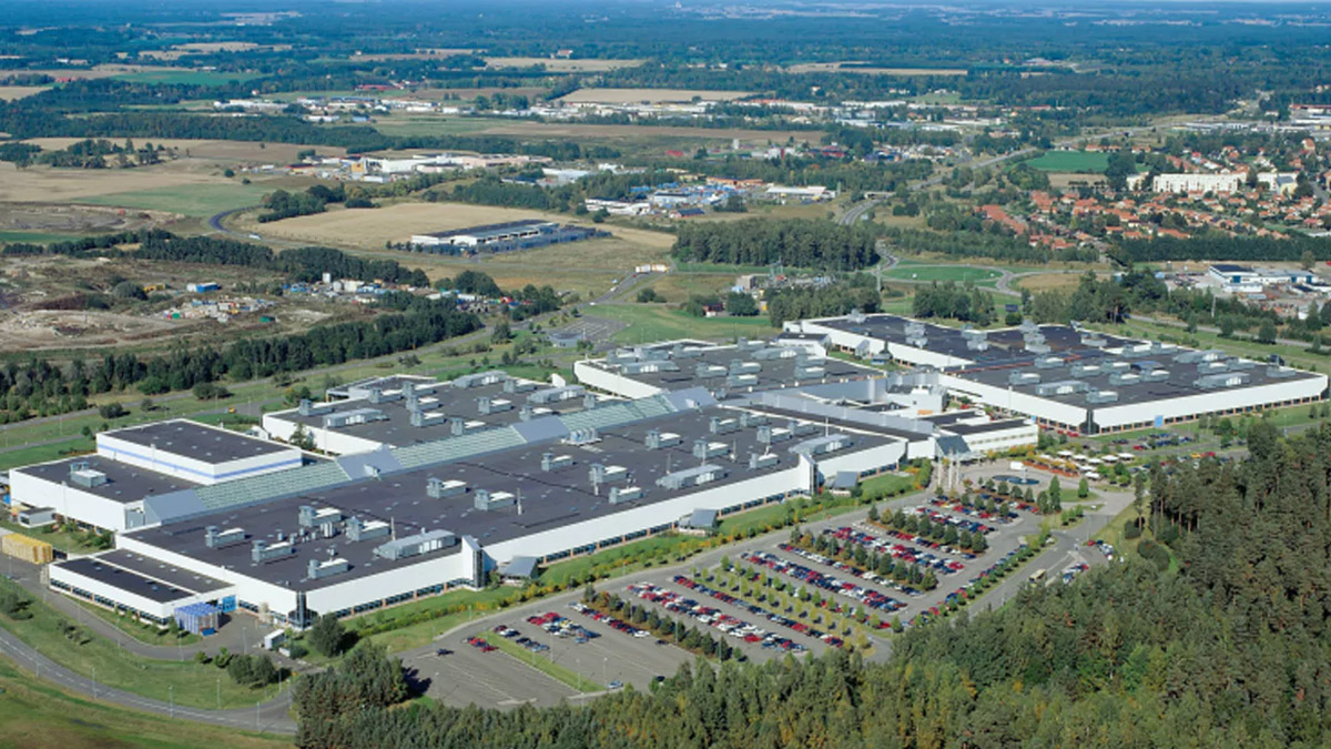 La calefacción que se suministra a la fábrica de Skövde se genere a partir de la incineración de residuos, biomasa y biocombustibles reciclados. Foto: Volvo