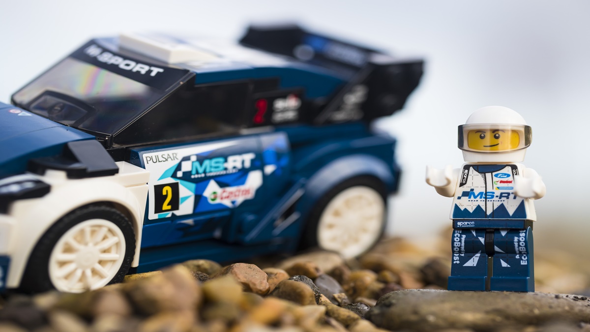 Impulsado por un motor de gasolina EcoBoost de 1.6 litros de Ford, el deportivo M-Sport Ford Fiesta WRC de rally está basado en el nuevo Ford Fiesta. Foto: Lego