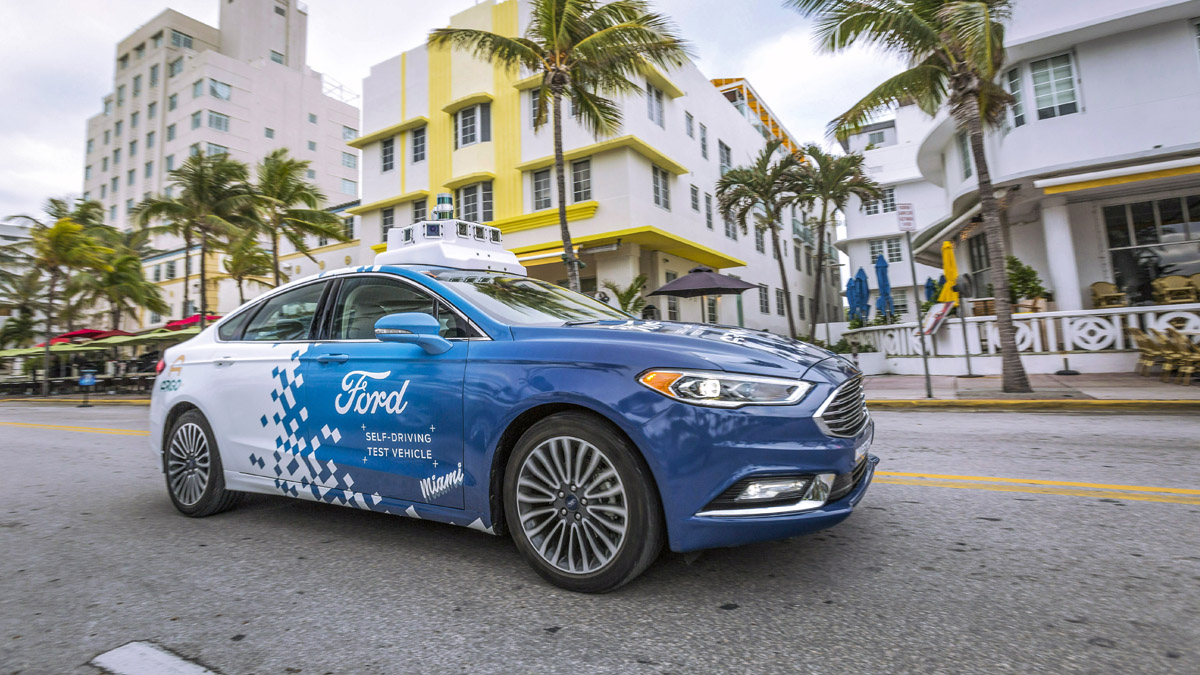 Ford realizó en 2017 una inversión de USD 1.000 millones para desarrollar un sistema de conducción virtual para los vehículos autónomos. Foto: Ford