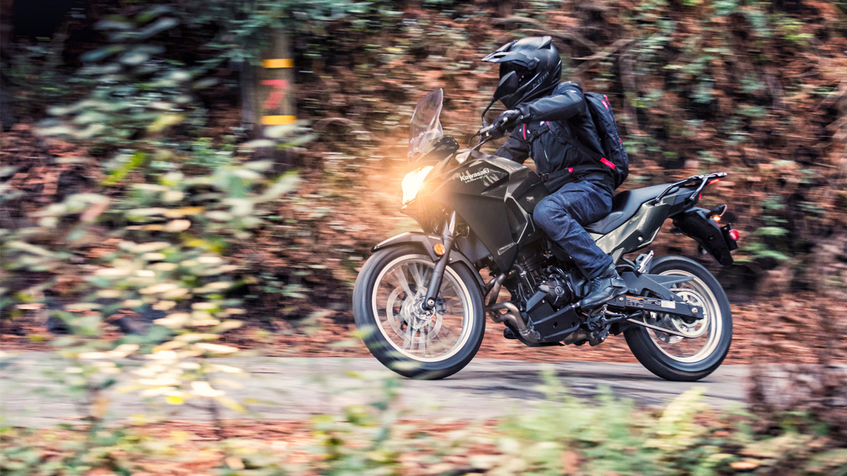 Pensada para realizar largos recorridos, esta moto cuenta con un motor bicilíndrico en paralelo de 296 cc. Su precio en el mercado es de $18.990.000. Foto: Kawasaki