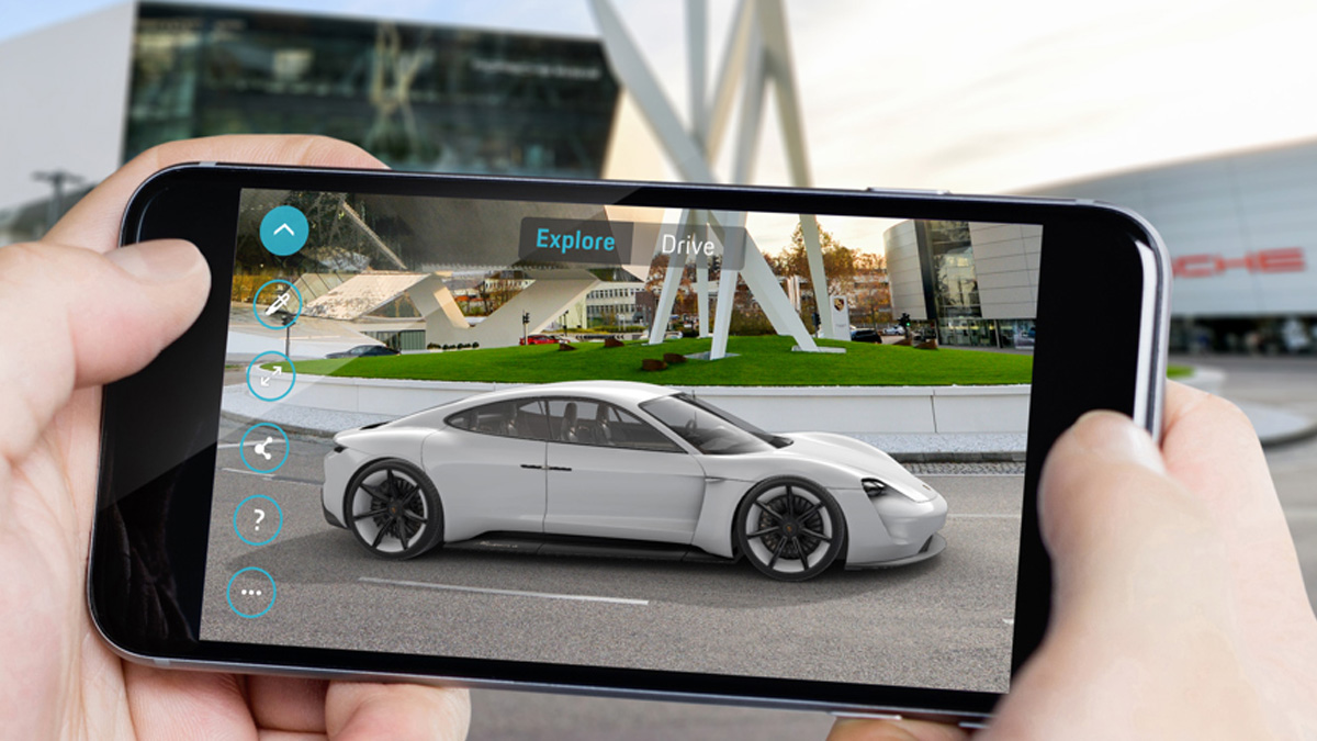 La aplicación cuenta con diferentes vistas que permiten al usuario descubrir digitalmente el primer deportivo 100% eléctrico del fabricante de deportivos de Stuttgart. Foto: Porsche Press