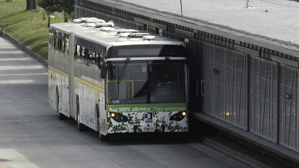 La empresa de transporte se comprometió a que todos los nuevos buses del sistema de aquí en adelante deberán ser eléctricos. Foto: EPM