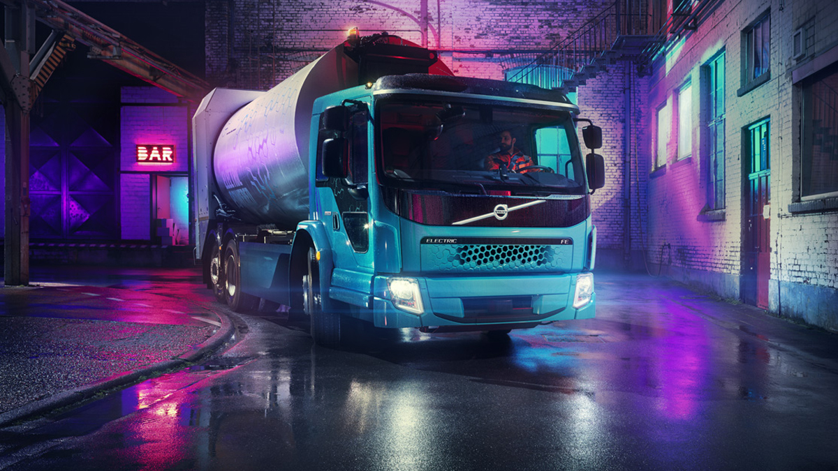 Este vehículo fue diseñado para operaciones más pesadas, como la distribución urbana y la recogida de basuras, con masas máximas en combinación de hasta 27 toneladas. Foto: Volvo Trucks