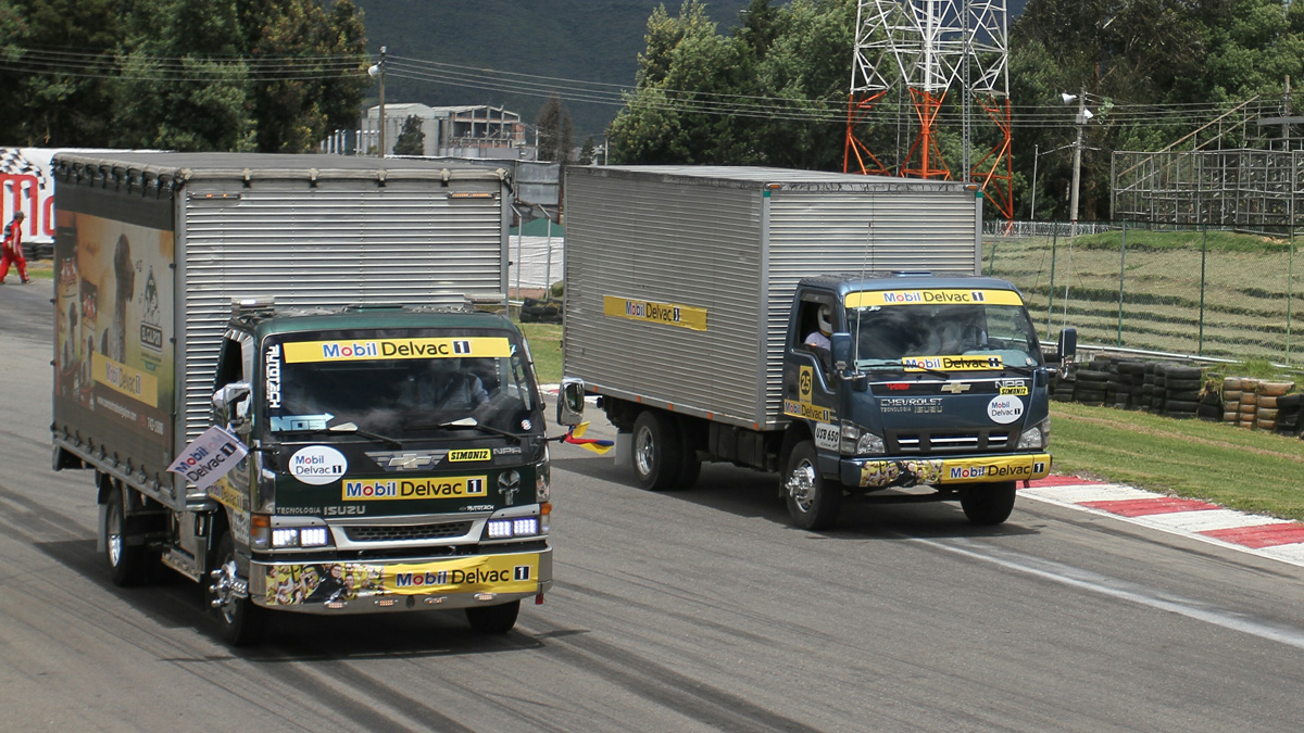 Esta competencia está reservada para los denominados ‘furgones’ desde 3.5 toneladas vacíos, hasta máximo 4.5 toneladas, con una grilla de 50 participantes. Foto: Colprensa
