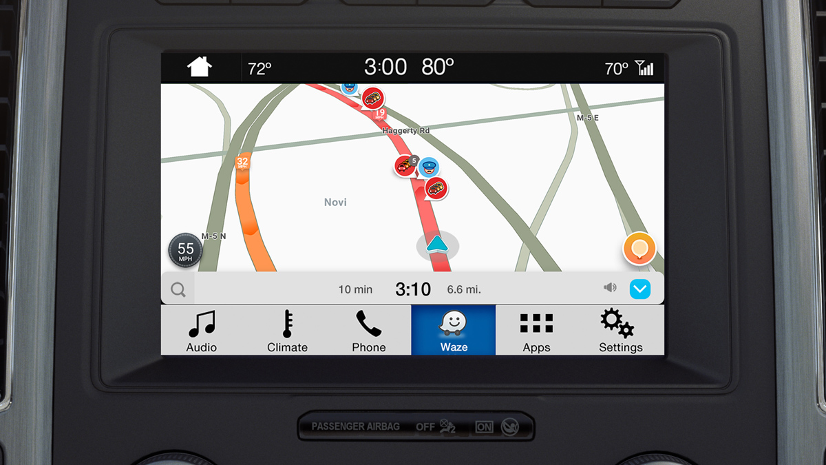 Los conductores podrán conectar su Smartphone iOS o Android en el puerto USB y podrán ver la misma imagen proyectada en la pantalla de su vehículo. Foto: Waze