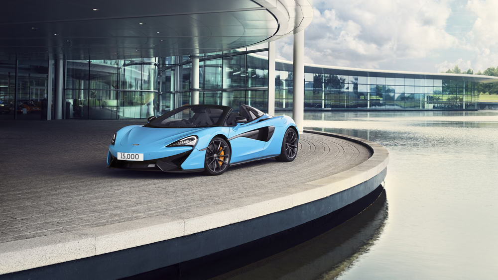 El coche número 15.000 fue un 570S Spider en color 'Curacao azul' de la familia de deportivos de la compañía. Foto: McLaren