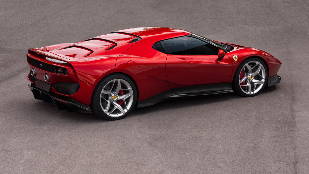 Este modelo integra un motor V8 de 3.9 litros turboalimentado con una potencia de 670 caballos @ 8.000 rpm y su velocidad máxima es de 335 km/h. Foto: Ferrari / Newspress