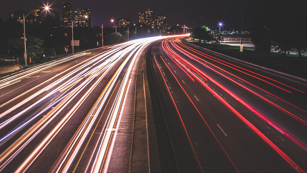 Respecto a América Latina, la región registró un incremento en las ventas de vehículos del 6.5% jalonado por la recuperación de los principales mercados. Foto: Unsplash