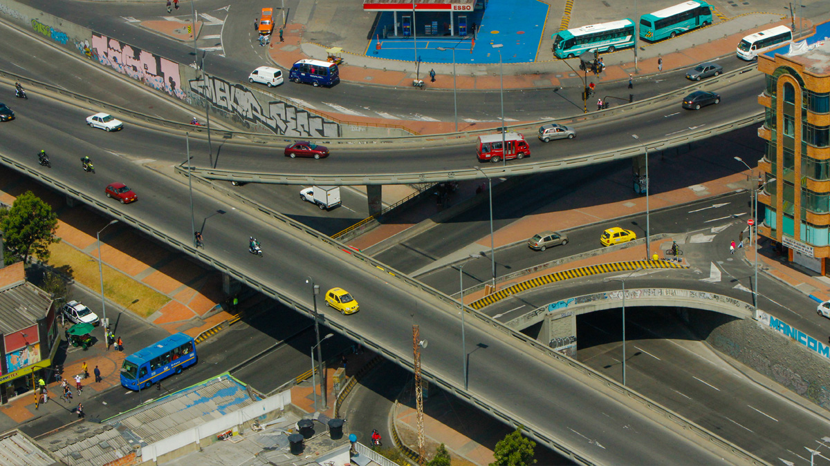 La dirección de Tránsito y Transporte (Ditra) reveló que 5.936.755 de vehículos están rodando en las vías colombianas sin las revisiones técnico mecánicas en frenos, luces y estado general del automotor. Foto: Colprensa
