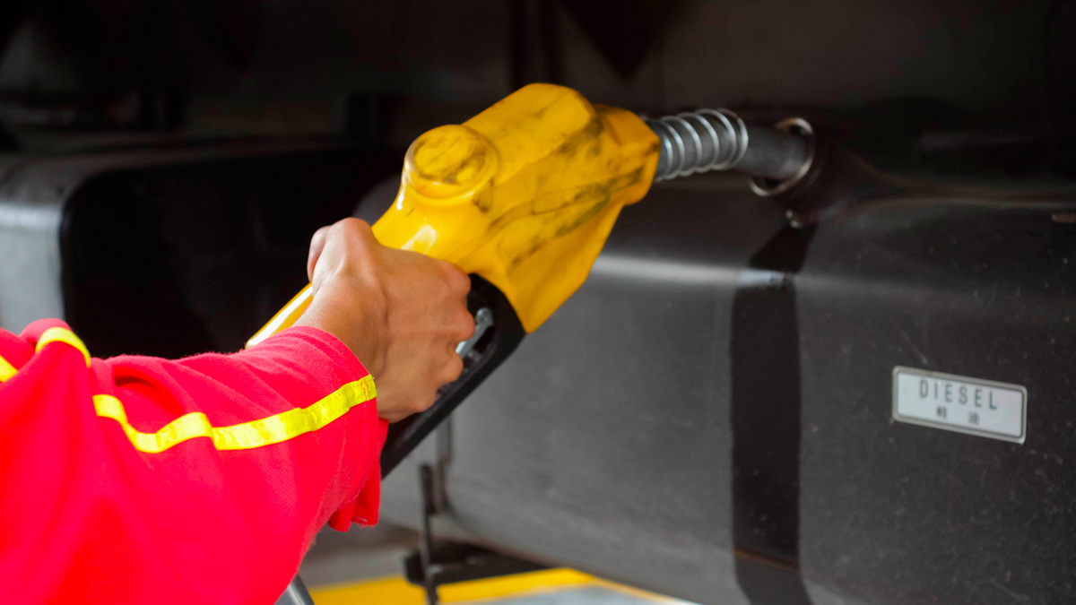 El precio para las trece principales ciudades del país, en el caso de la gasolina motor corriente tendrá una variación promedio de $161 adicionales. Foto: MinMinas