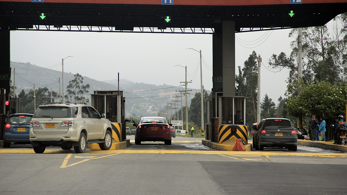 Las autoridades esperan que se movilicen por las vías del país 4.046.534 automotores, 40.000 vehículos más frente a la misma época del año anterior. Foto: Colprensa