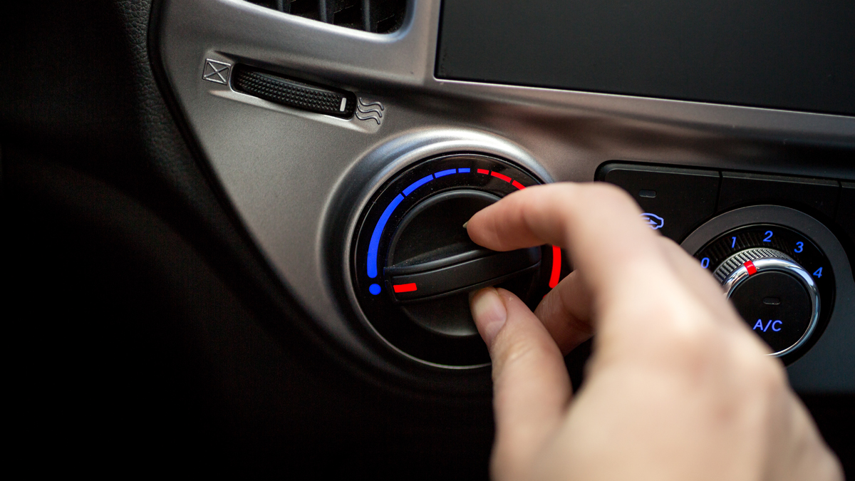 Si está prendido el aire acondicionado, antes de apagar el vehículo active el sistema de calefacción por 5 segundos para contrarrestar la humedad. Foto: Ingimage