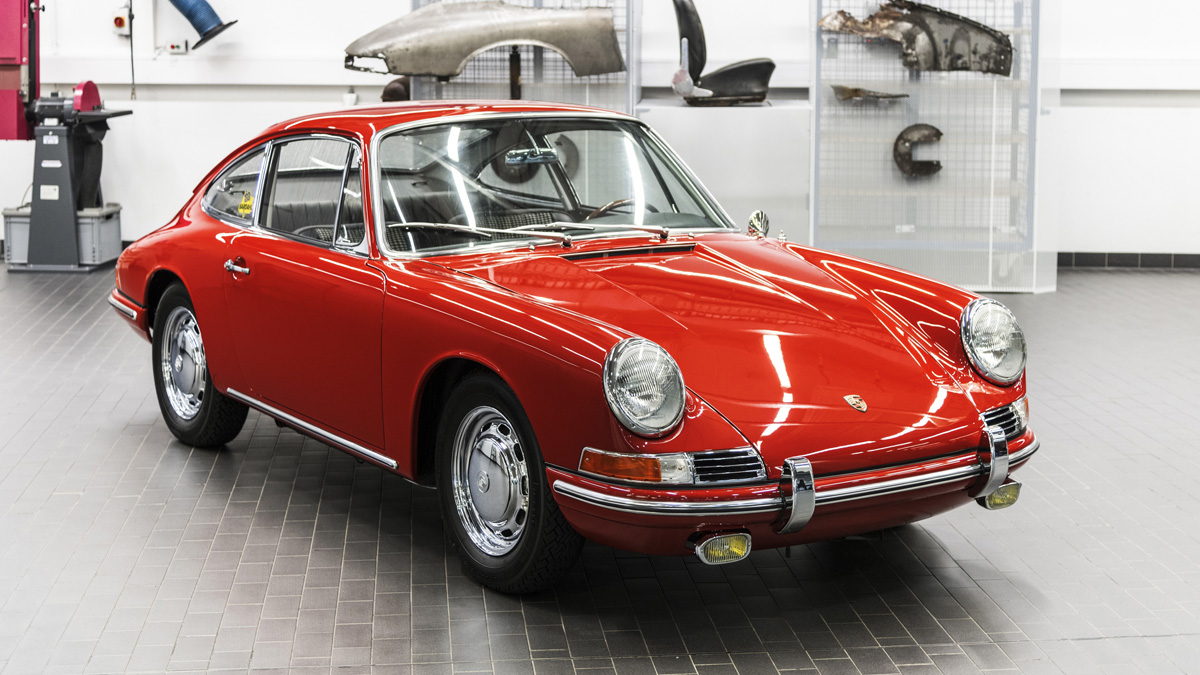Cuando el auto llegó al mercado en 1964 se le dio el nombre de 911, como consecuencia de una discusión sobre los derechos de las denominaciones con un cero en medio que hubo con Peugeot. Foto: Porsche