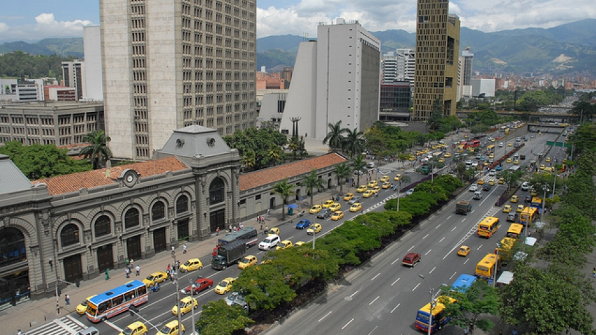 Así quedó el pico y placa ambiental que regirá a partir del próximo 18 de febrero en el que tanto los carros, como las motos de 2 y 4 tiempos, tendrán restricciones. Foto: Secretaría de Movilidad Medellín