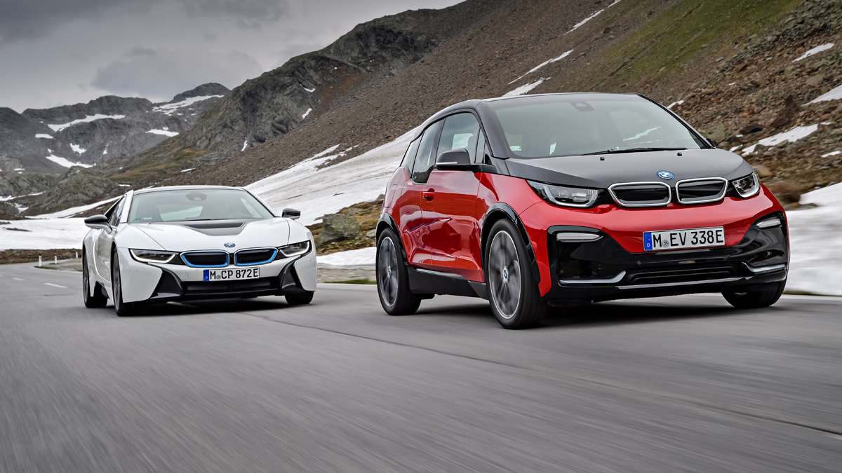 Como parte de su ofensiva, la marca contará con más de diez vehículos nuevos o actualizados equipados con la cuarta generación de su tecnología de propulsión eléctrica. Foto: BMW Press