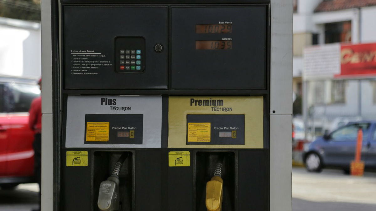 20 personas naturales y jurídicas han sido multadas por no vender la cantidad de gasolina exacta que pagaban los usuarios. Foto: Colprensa.