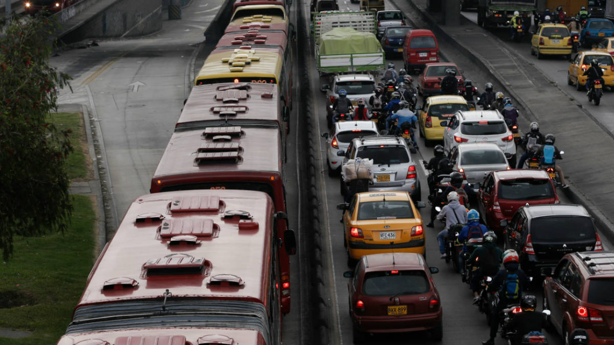 Un reciente estudio ubicó a la capital colombiana en segundo lugar de las ciudades con peor tráfico a nivel mundial. Foto: Colprensa.