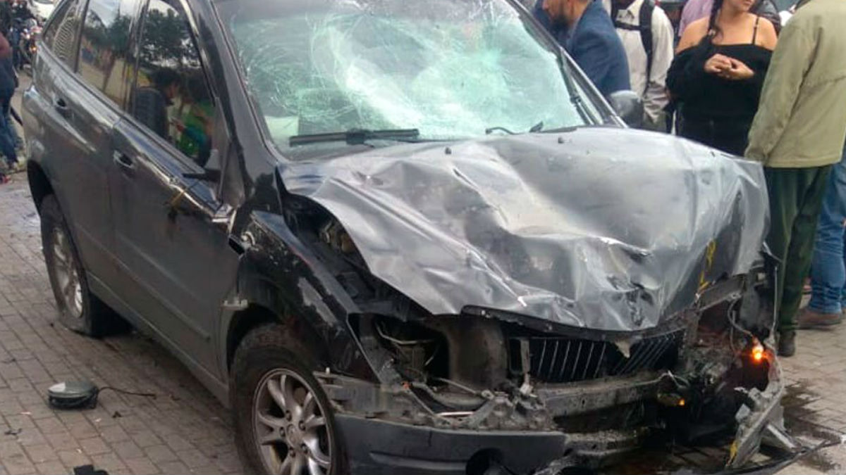 Aunque se atribuyó el hecho a diferentes circunstancias, el accidente se originó por un problema de salud de la conductora. Foto: Q'Hubo Bogotá.