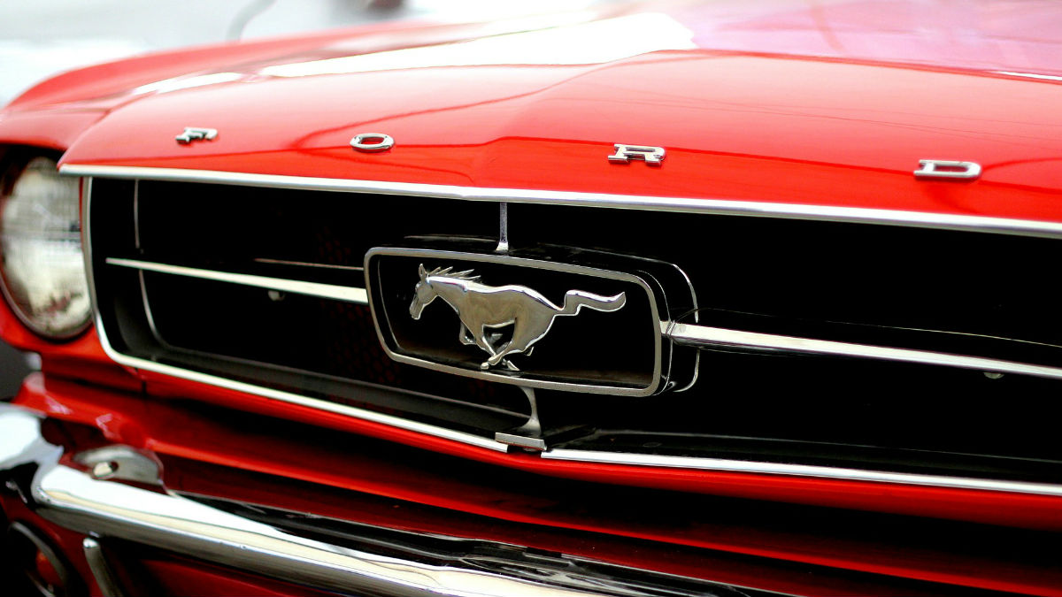 El padre del Ford Mustang y salvador de Chrysler murió a la edad de 94 años.