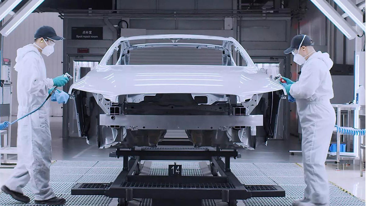 La submarca de vehículos eléctricos de Volvo estrenó planta de producción en China y allí ensamblará su primer modelo.