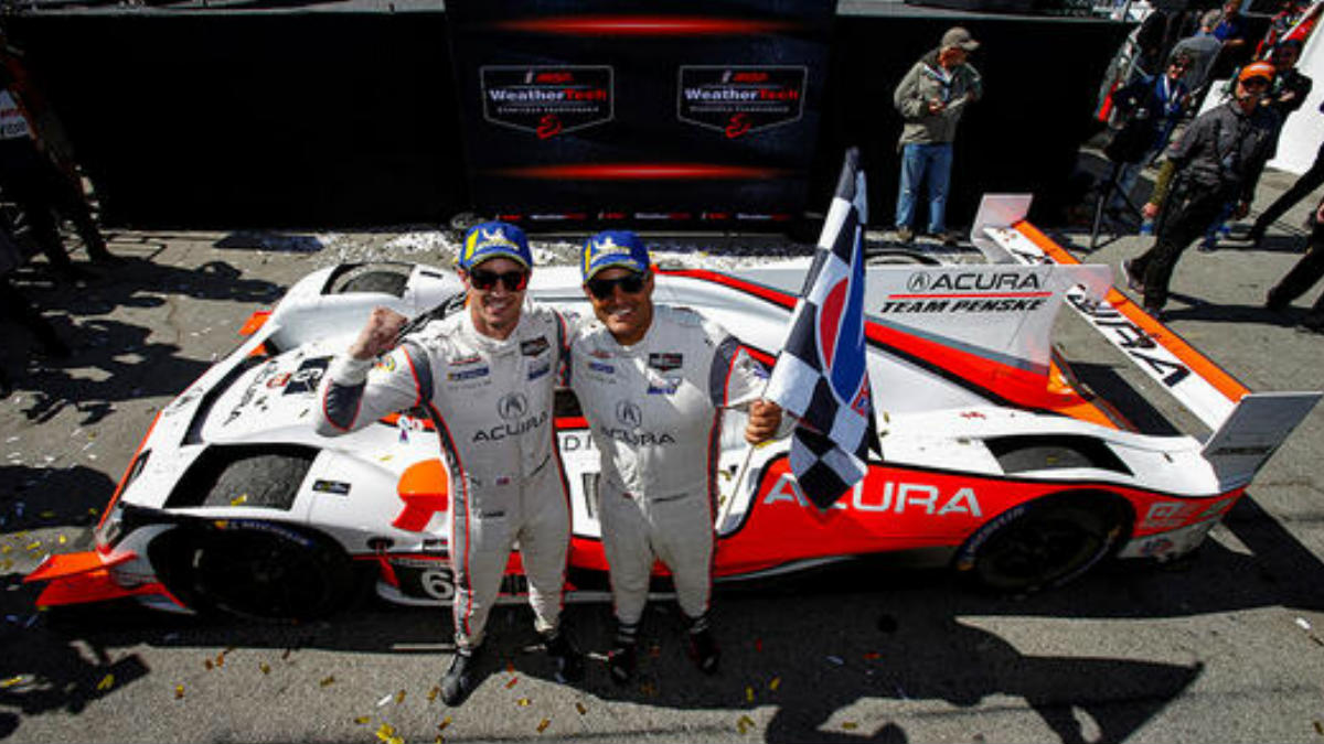 El piloto colombiano y su compañero Dane Cameron salieron victoriosos en Laguna Seca.