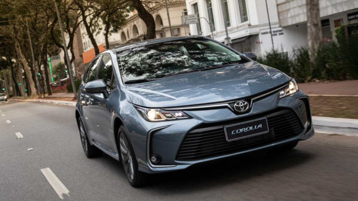 Además de su versión a gasolina, Toyota presenta su primer vehículo hibrido en el país.