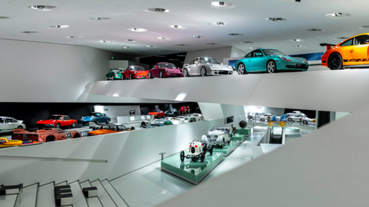 Conozca más de 80 vehículos, así como diferentes exposiciones.