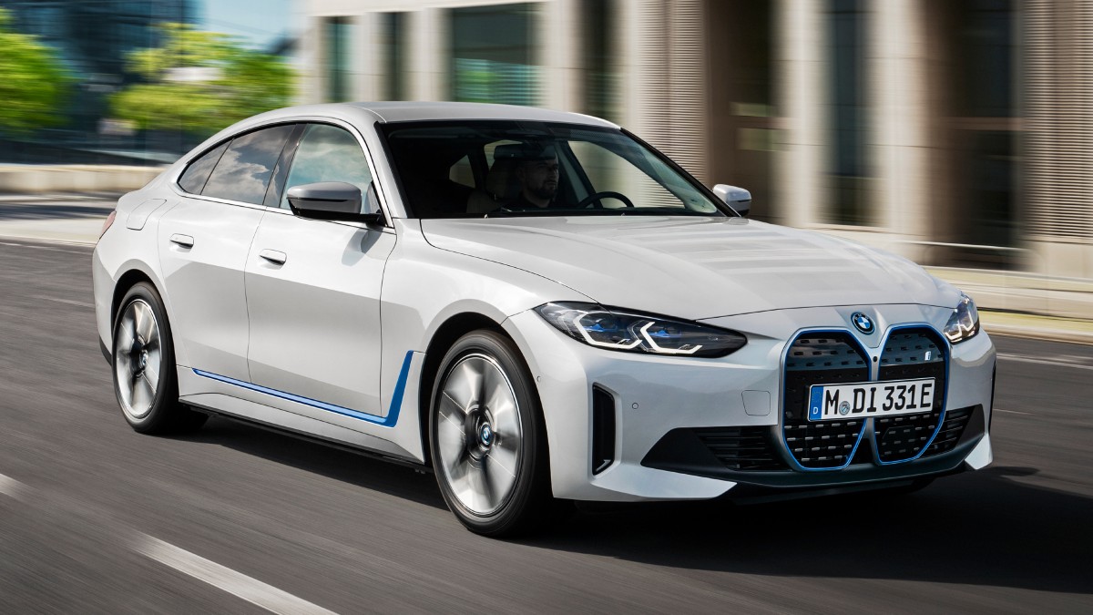 El BMW i4 combina la habitual elegancia deportiva de los coupés de la marca con la comodidad de un modelo de cuatro puertas. Foto: BMW