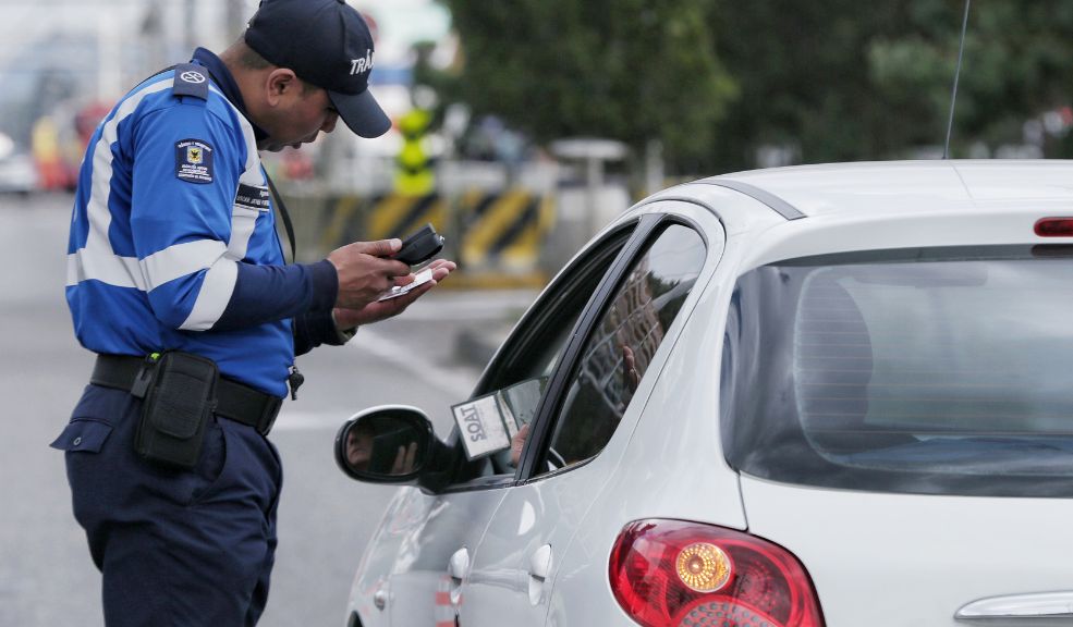 ¿Cuántas multas de tránsito puedo acumular antes de perder la licencia en Colombia?
