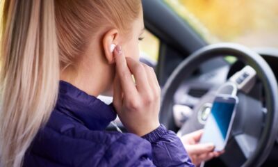 ¿Lo pueden multar por usar audífonos mientras conduce Aquí le contamos