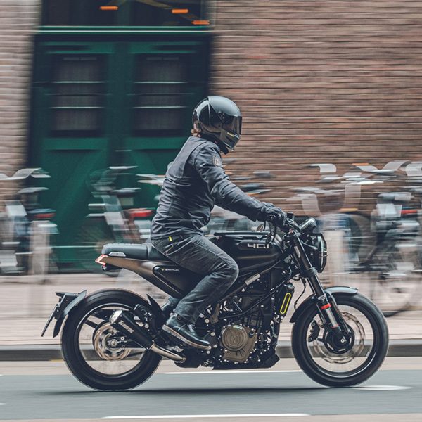 Así es la Husqvarna svartpilen 401detalles de la moto de ciudad