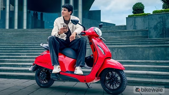 Bajaj Chetak 3001 la nueva scooter barata de la marca