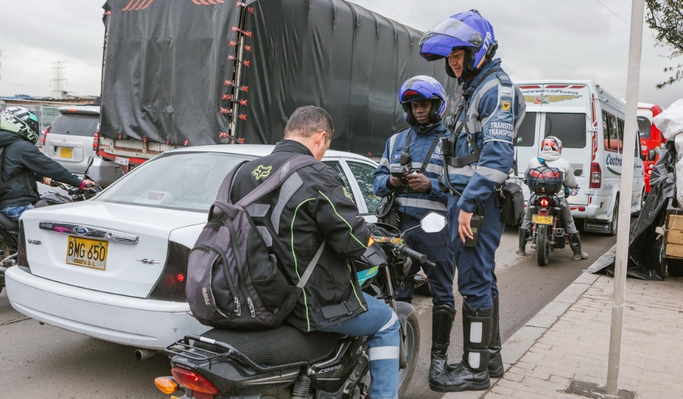 Esta práctica de los agentes de tránsito con los conductores ya no está permitida entérese