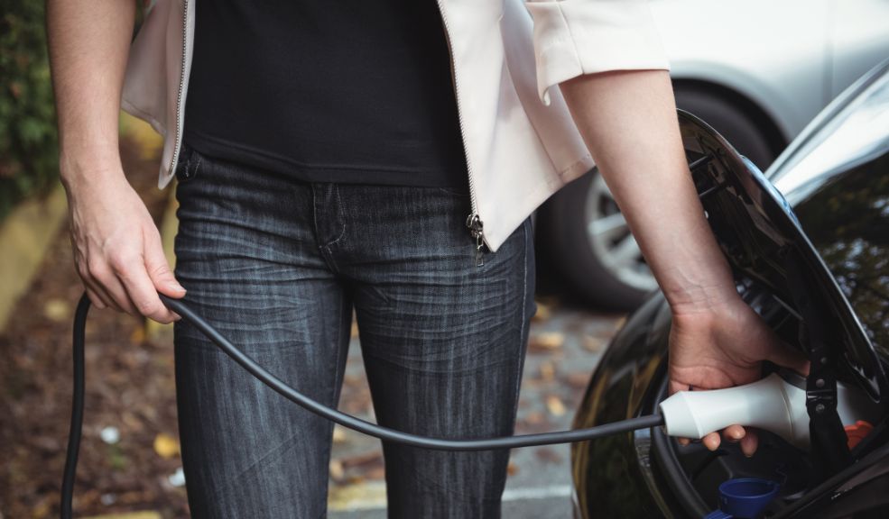 Tips para cuidar la batería de los carros eléctricos en ciudades como Bogotá