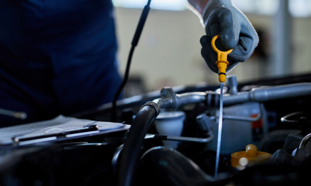 ¿Qué es 10W-40 y por qué importa? Aprenda a leer su tarro de lubricante
