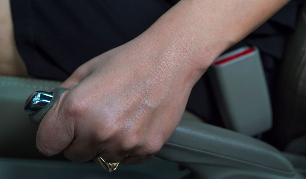 Freno de mano: el aliado para conducir seguro
