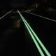 Estas son las carreteras que brillan en la oscuridad en zonas rurales