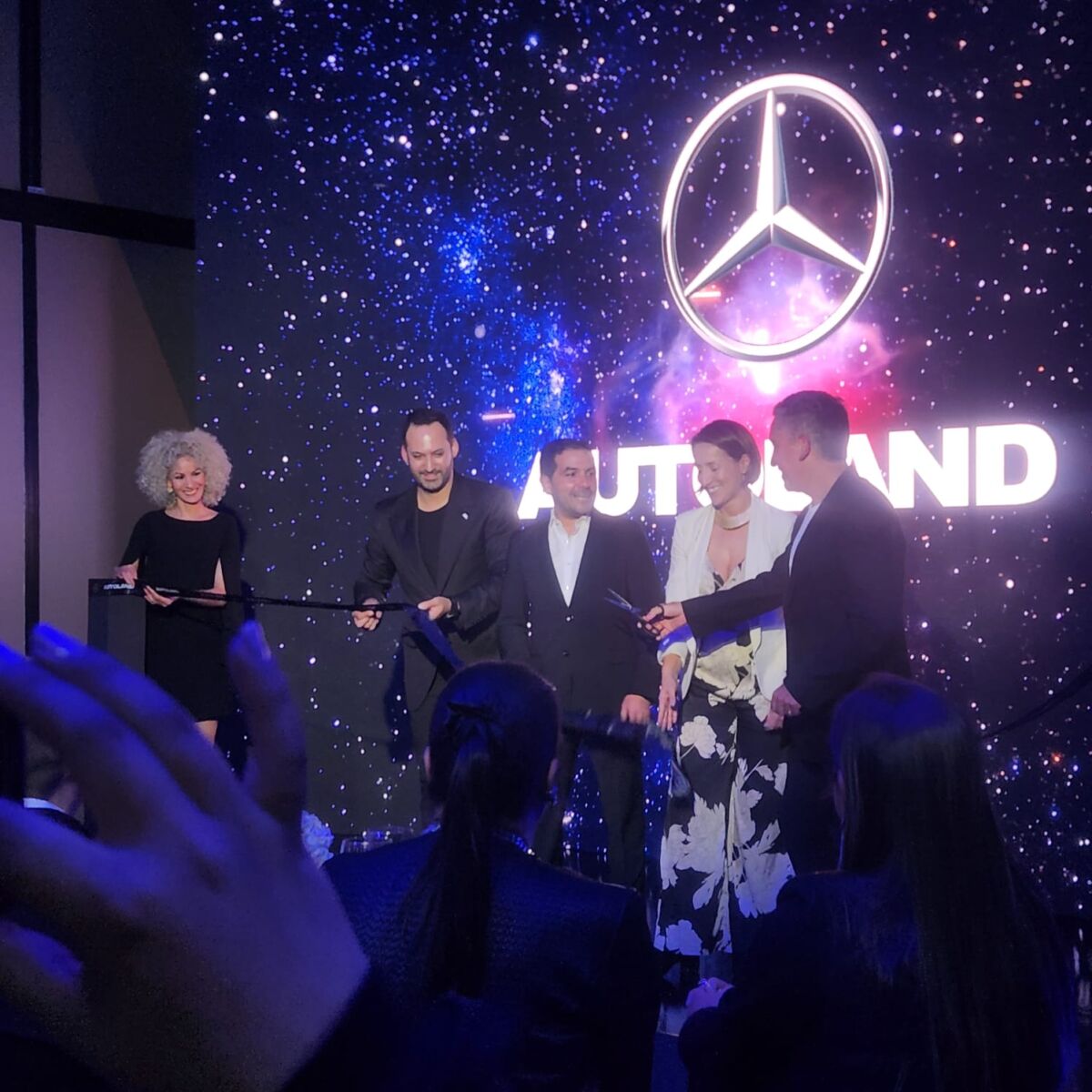 Mercedes-Benz abrió su primera vitrina en Colombia: todos los detalles