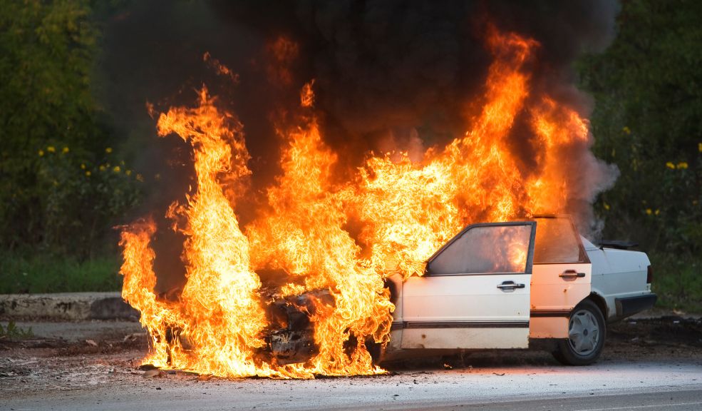 ¿Apagar un incendio en el carro con gaseosa? Mito o realidad