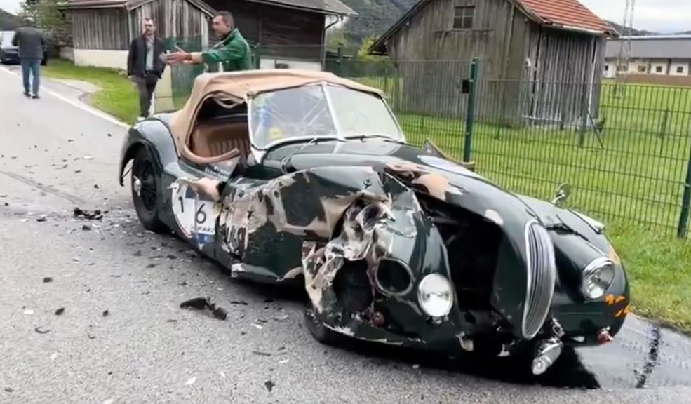 Jaguar XK120 de 1948 fue destruido por conductora distraída en el celular