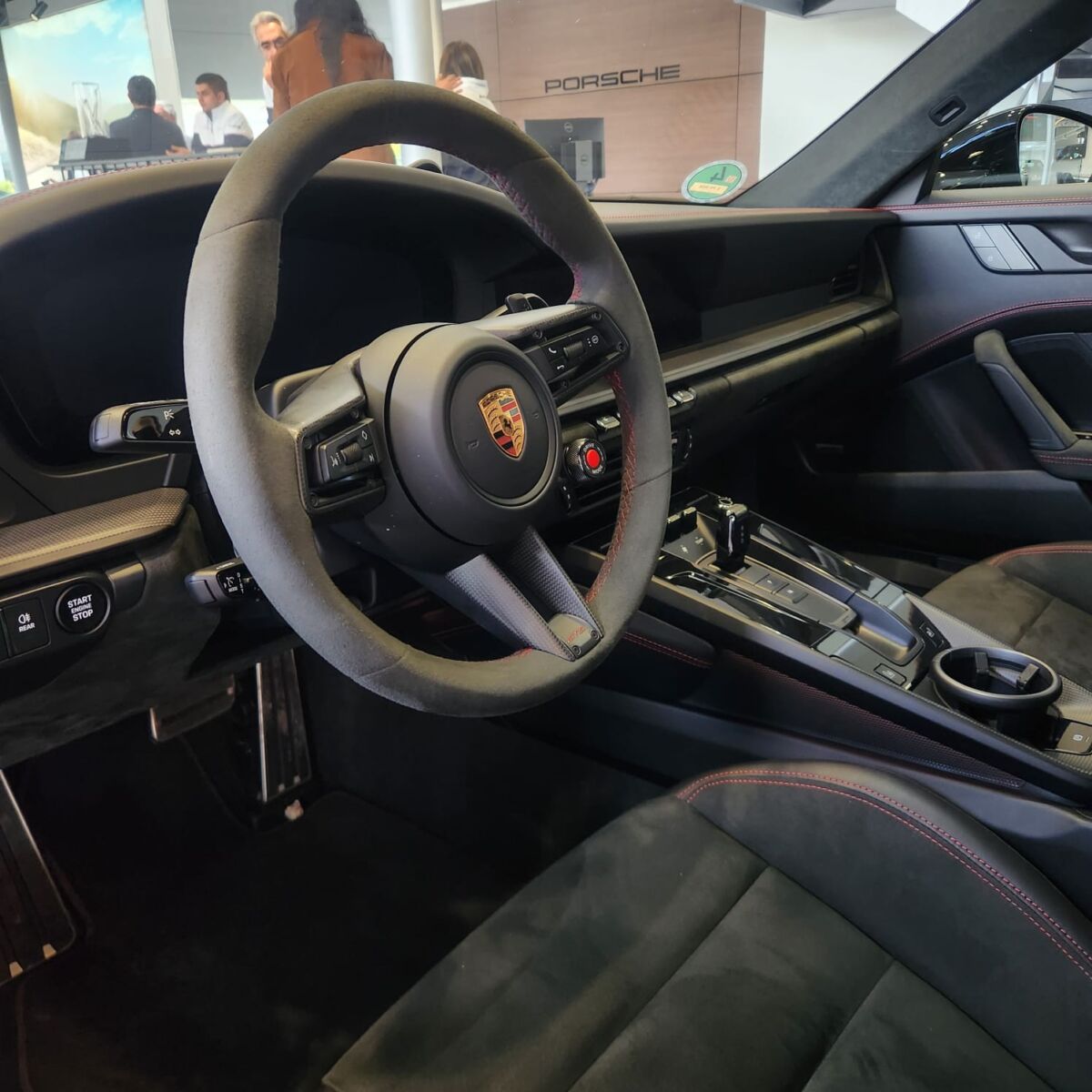 Porsche Carrera GTS T-Hybrid hizo su presentación oficial en Colombia: esto cambió