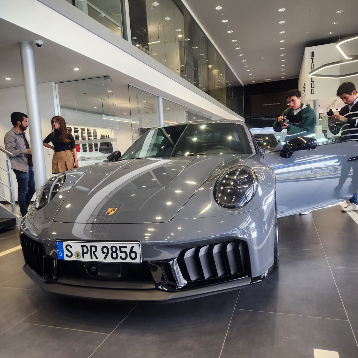 Porsche Carrera GTS T-Hybrid hizo su presentación oficial en Colombia: esto cambió