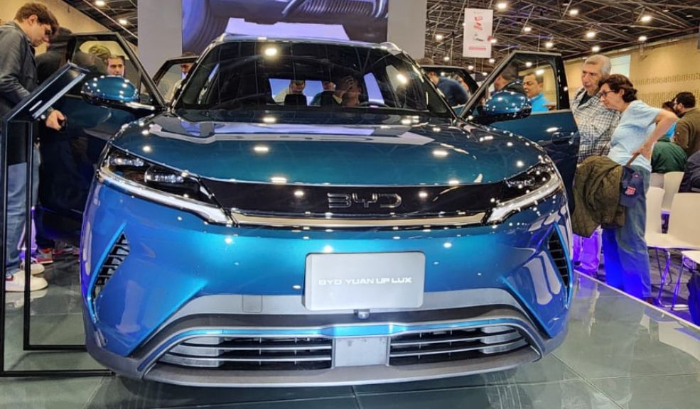 BYD Yuan Up LUX características y precio del lanzamiento en el Salón Internacional del Automóvil 2025