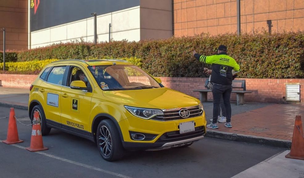 Cuidado, si maneja servicio público lo podrían multar por esta razón común