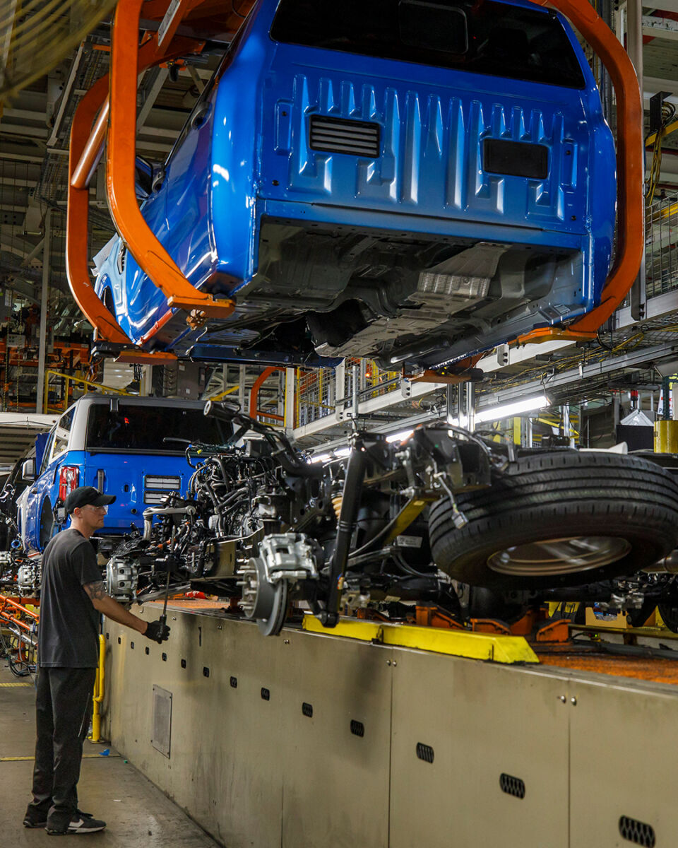Ford dejará la carrera por los carros eléctricos esto pasará en sus fábricas
