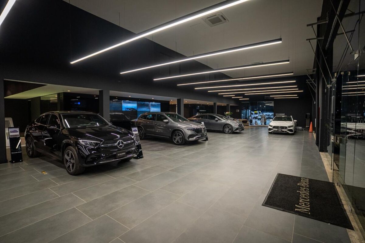 Mercedes Benz le sigue apostando a Colombia abrió nueva vitrina en Cali