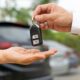 Comprar el carro ya no basta ahora hay que pagar suscripciones para usarlo