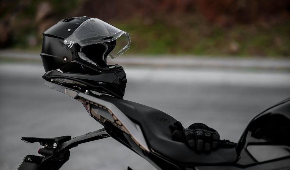 Kit obligatorio del motociclista Tránsito exige más que solo el casco
