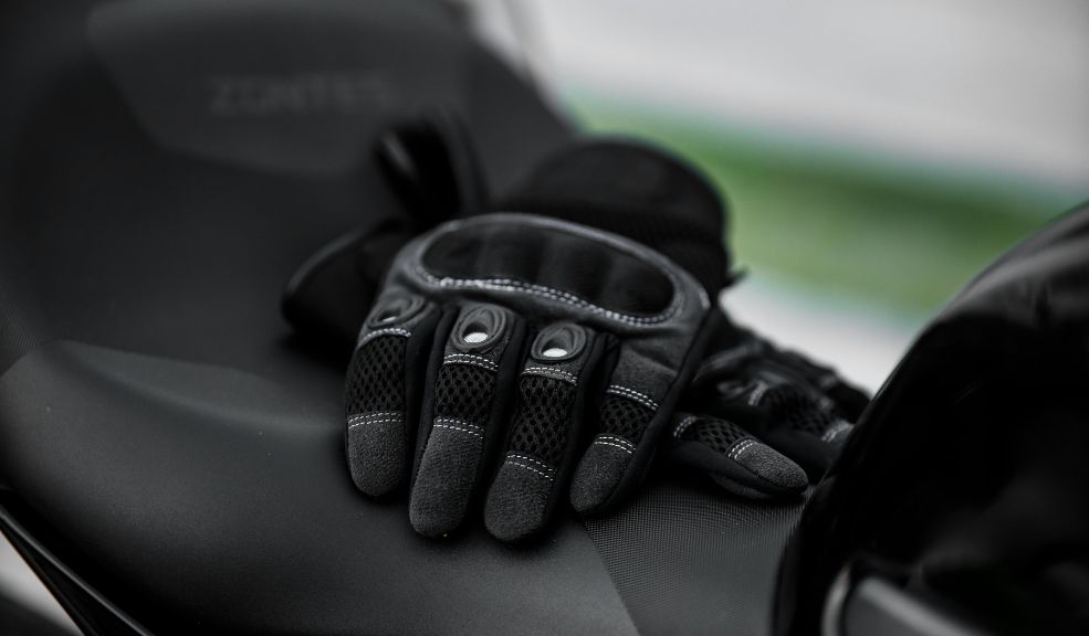 Kit obligatorio del motociclista Tránsito exige más que solo el casco